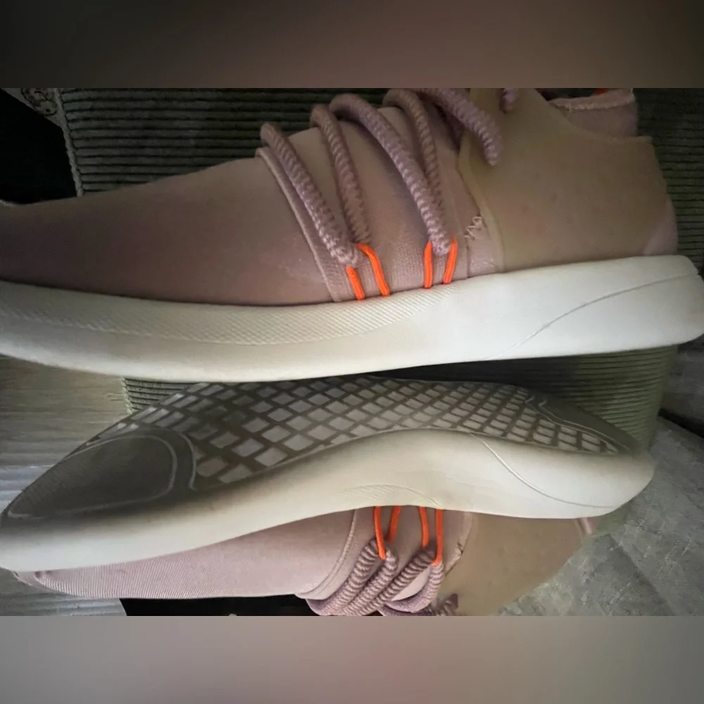 FABLETICS Pismo Neoprene Performance Rose Lavander Sneaker